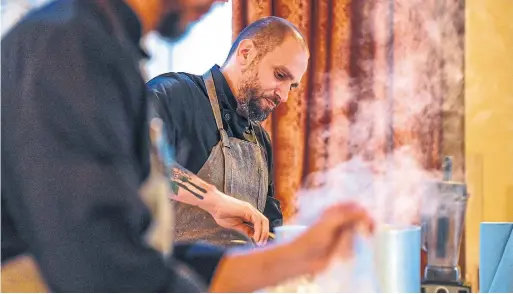  ?? GARY YOKOYAMA HAMILTON SPECTATOR FILE PHOTO ?? Manny Ferreira from Mezcal prepares an appetizer during NOSH in 2016, a Top Chef-style showdown featuring 10 local chefs.