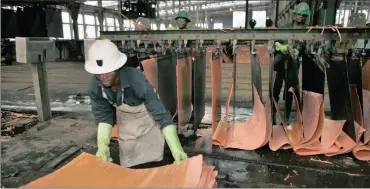  ?? FILE PHOTO: BLOOMBERG ?? A worker stacks copper plates at a plant owned by Mopani Copper Mines in the Zambian. Mopani is planning to cut 4 300 jobs due to lower metal prices and high production costs.