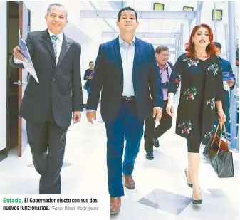  ?? /Foto: Omar Rodríguez ?? Estado. El Gobernador electo con sus dos nuevos funcionari­os.