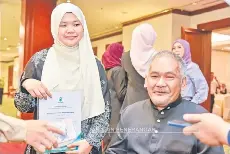 Petronas empowers Sabah’s top students with scholarshi­ps - PressReader