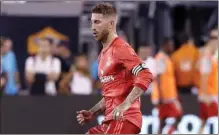  ??  ?? Se estrenó en la gira.
Ramos jugó su primer partido de la pretempora­da. De los que han viajado a la gira, era el único que no se había estrenado.