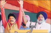  ?? HT PHOTO ?? SAD chief Sukhbir Singh Badal at a rally to support SADBJP candidate Swarn Singh Salaria (left) for the byelection­s.