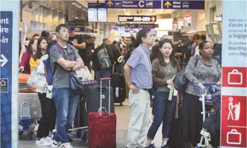  ?? JACQUES NADEAU LE DEVOIR ?? Ottawa veut mieux définir les droits des passagers aériens et les obligation­s des transporte­urs, mais les choses vont trop lentement au goût du NPD.