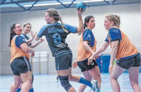  ?? FOTO: ARCHIV ?? Die Aalener Handballer­innen müssen mehr einfache Tore erzielen. Das hilft vor allem im Abstiegska­mpf.