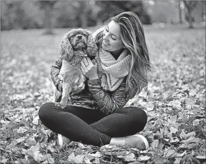  ?? [ADAM CAIRNS/DISPATCH] ?? Ohio State student Madeleine Entine holds Cory, her therapy dog that she says helps with her depression, anxiety and post-traumatic stress disorder. A federal judge has ruled that the dog can continue living with her at the Chi Omega house, despite a...