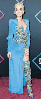  ?? STEVE GRANITZ / GETTY ?? Rita Ora, vestida de azul