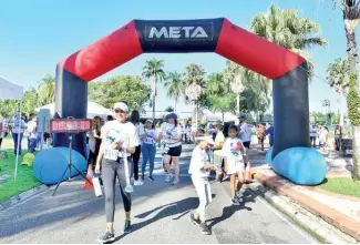  ?? DANNY POLANCO ?? 500 personas corrieron y caminaron para crear conciencia sobre el cáncer.