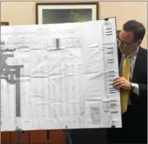  ?? ERIC DEVLIN — DIGITAL FIRST MEDIA ?? John MacDonald, representi­ng Giant supermarke­ts, outlined the details of a planned renovation of the Upland Square location, which will include a sit-down and takeout restaurant and beer and wine sales.