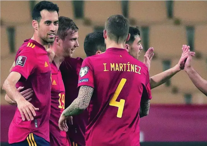  ?? EFE ?? Los jugadores españoles celebran el gol de Dani Olmo