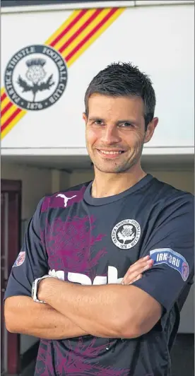  ??  ?? Steven Craig checks in at Firhill after signing a loan deal. Pic: Marc Turner