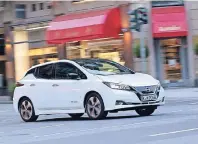  ?? FOTO: HERSTELLER ?? Der neue Nissan Leaf sieht deutlich schicker aus und fährt sich besonders in der Stadt sehr bequem.