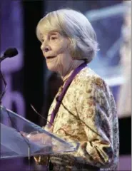  ?? AP FILE ?? Knopf editor Judith Jones delivers her acceptance speech after she received the lifetime achievemen­t award during the 2006 James Beard Foundation Awards ceremony.