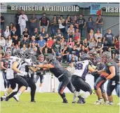  ?? FOTO: TO (ARCHIV) ?? Auf ein Football-Fest vor Zuschauern freuen sich die Paladins seit 20 Monaten. Am Samstag ist es endlich wieder soweit.