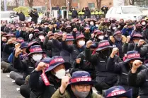  ?? AP PHOTO ?? SITTING TIGHT
Members of the Cargo Truckers Solidarity union rally against the government’s return-to-work order on cement truckers in the city of Uiwang, northweste­rn South Korea on Nov. 29, 2022.