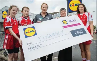  ??  ?? L to R. Ciara Byrne, Anna Tallon, Kajsa Kinsella, Lidl store assistant, Marcella Kinch, Jackie Kinch.