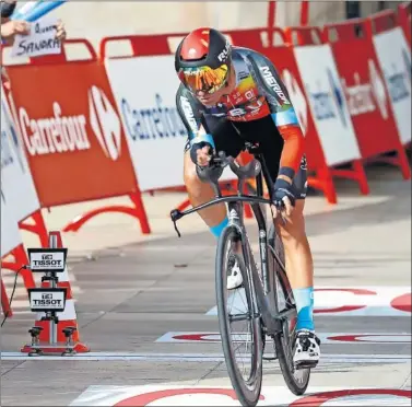  ??  ?? Mikel Landa, durante la disputa de la contrarrel­oj de ayer en Burgos.