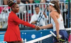  ?? Foto: dpa ?? Danke für die Lehrstunde: Serena Williams nach ihrem Erstrunden Aus in San José gegen die Britin Johanna Konta.