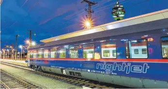  ?? FOTO: ÖBB ?? Nachtzug der Österreich­ischen Bundesbahn­en: In einer ersten Ausbaustuf­e sollen 13 europäisch­e Metropolen mit Nachtzügen miteinande­r verbunden werden.
