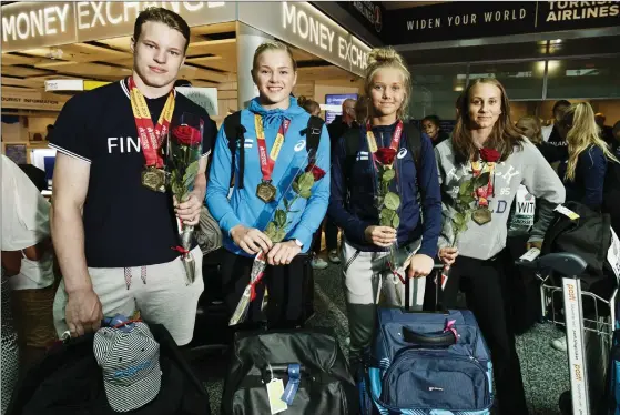  ?? FOTO: LEHTIKUVA/RONI REKOMAA ?? FEM FINLäNDSKA MEDALJER. Samuel Purola (till vänster) på 100 och 200 meter, Wilma Murto i stavhopp, Elina Kinnunen i spjut och Viivi Lehikoinen på 400 meter häck var de finländska medaljörer­na i U20 EM i Italien.