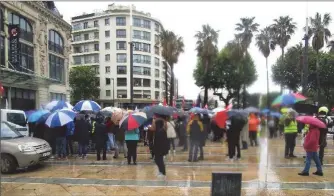  ??  ?? Présents jeunes et moins jeunes malgré la pluie