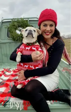  ?? Victoria Smith ?? Victoria Chester Rose and her French bulldog, Izzie, whose memory is the inspiratio­n for The Izzie Fund, which helps dogs facing challengin­g health situations.