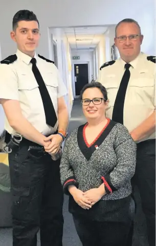  ??  ?? Liz Savage with Insp Graham Fisher and local community PC Alex Black