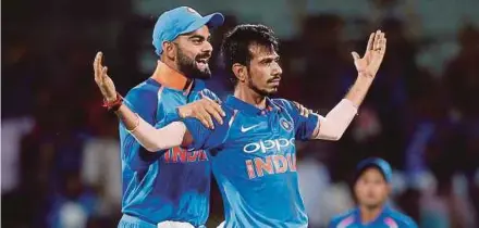  ?? REUTERS PIC ?? Yuzvendra Chahal (right) and India captain Virat Kohli celebrate the dismissal of Australia’s Glenn Maxwell on Sunday.