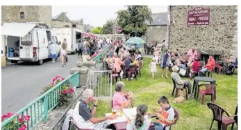  ??  ?? Le soleil était au rendez-vous du dernier marché estival. Mais la saison, malgré tout, reste sur un bilan en demi-teinte.