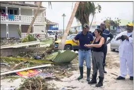  ??  ?? Annick Girardin, la ministre des Outre-mer, s’est entretenue avec les habitants, après une journée de reconnaiss­ance. (Photo AFP)