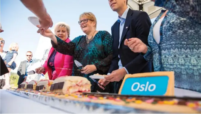  ?? Foto: Tore Meek, NTB ?? I 2015 feiret de borgerlige partileder­ne med kake på Sundvolden at planleggin­gen av Ringeriksb­anen startet. Erna Solberg (H), Trine Skei Grande (V), Knut Arild Hareide (KRF) og Siv Jensen (Frp) var til stede.