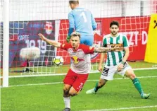  ?? BILD: SN/GEPA PICTURES ?? Bullen-Stürmer Fredrik Gulbrandse­n traf in der 95. Minute zum Sieg und zum Punktereko­rd in der Bundesliga.