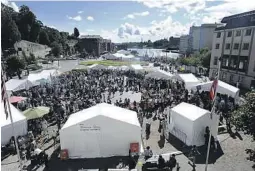  ?? ARKIVFOTO ?? FOLKEFEST: Mange telt skal settes opp for å huse alle dem som skal vise fram mat og drikke til de tusenvis av frammøtte på Mersmak. En del må foreløpig klare seg uten tak på teltet.