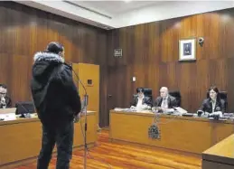  ?? LAURA TRIVES ?? Juan Carlos P. E., en el banquillo de los acusados de la Audiencia de Zaragoza.