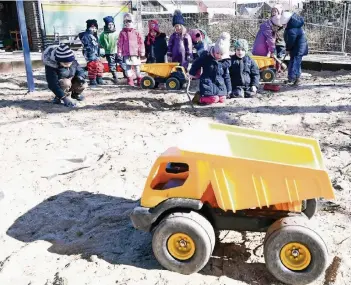  ?? RP-FOTO: JÖRG KNAPPE ?? Der Kindergart­en St. Nikolaus in Brüggen soll einen Anbau erhalten. Der katholisch­e Träger, die Horizonte gGmbH, möchte dort künftig fünf Gruppen betreuen.