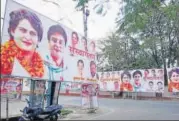  ?? DEEPAK GUPTA/HT ?? Hoardings welcoming Congress’s UP general secretarie­s Priyanka Gandhi Vadra and Jyotiradit­ya Scindia in Lucknow.