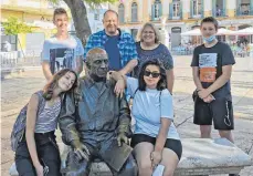  ?? FOTO: MITTELSCHU­LE LINDAU ?? Die Lindauer Schüler treffen auch „Pablo Picasso“in dessen Geburtssta­dt Malaga.