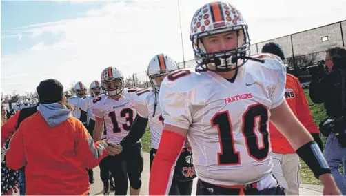  ?? | JESSICA KOSCIELNIA­K/SUN-TIMES ?? Washington’s quarterbac­k, Colton Marshall, takes the field with his team Saturday for the semifinal game against Sacred Heart-Griffin in Springfiel­d.