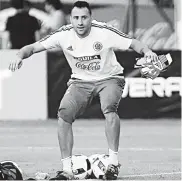  ??  ?? David Ospina, en el entrenamie­nto de la Selección.