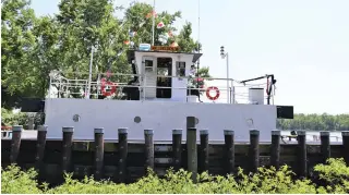  ??  ?? BELOW: The Chester-Hadlyme Ferry had been crossing the Connecticu­t River since 1769. Today, it’s both a historic attraction and a convenient way to get around.