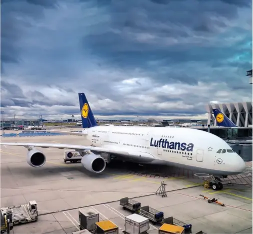  ?? ABOVE: Lufthansa's A380
RIGHT: Etihad Airways' A380 business class ??