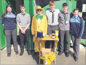  ?? ?? Coláiste an Chraoibhín students Yvonne Lomasney, Jakub Chruscicki, Noah Sherwood, Darragh O’Brien and Ciara O’Neill collecting on Daffodil Day in Fermoy, pictured with a colourful Ger Slattery.