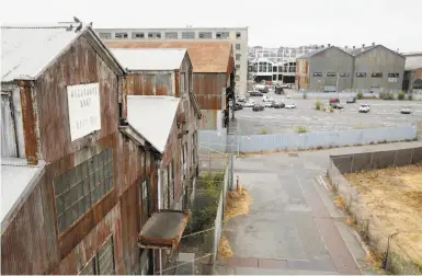  ?? Photos by Paul Chinn / The Chronicle ?? A pair of abandoned historic buildings at Pier 70 would be relocated several hundred feet under the plan.