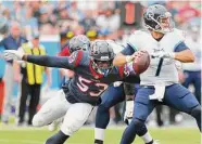  ?? Brett Coomer/Staff photograph­er ?? Former Texans linebacker Duke Ejiofor will lead the Roughnecks’ defense under coach Wade Phillips.