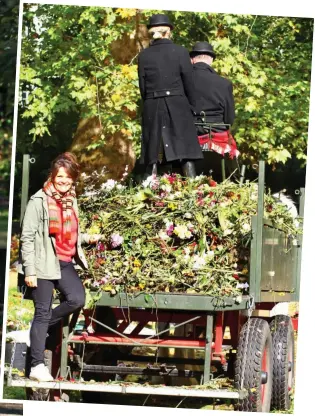  ?? ?? Shire purchase: Jane Fryer with Heath and Nobby as they heave floral tributes to the royal compost heap