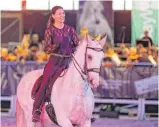  ?? FOTO: SILAS STEIN/DPA ?? Anja Beran mit ihrem Lusitano-Hengst bei den „Marbach Classics“.