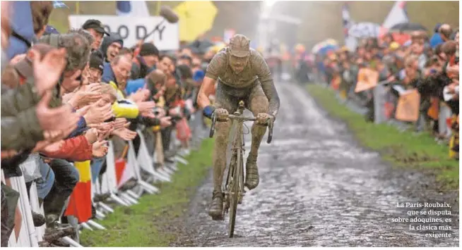  ??  ?? La París-Roubaix,
que se disputa sobre adoquines, es la clásica más
exigente