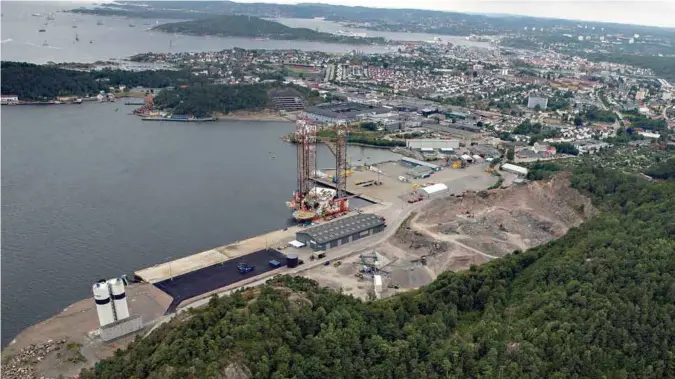  ?? FOTO: REIDAR KOLLSTAD ?? Tirsdag kom kommunens forslag til ny havn i Kongsgård/vige. Havna får lov å bygge kaianlegg helt fram til neset like før man runder innover mot Marvika. Øverst til venstre på dette bildet.