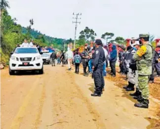  ?? CORTESÍA: SECRETARÍA GENERAL DE GOBIERNO DE CHIAPAS ?? Pobladores y autoridade­s de 86 comunidade­s y 16 barrios retiraron los retenes