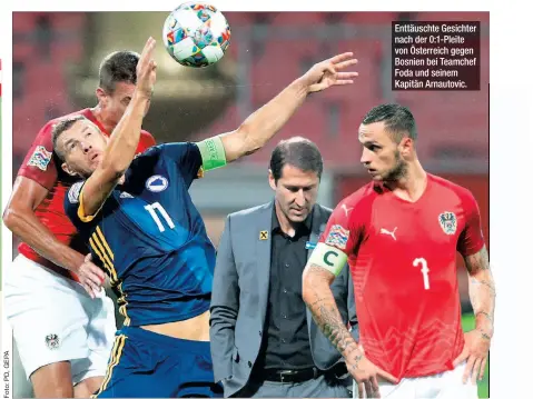  ??  ?? Enttäuscht­e Gesichter nach der 0:1-Pleite von Österreich gegen Bosnien bei Teamchef Foda und seinem Kapitän Arnautovic.