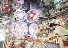  ?? PHOTOGRAPH FOR DAILY TRIBUNE BY JOEY SANCHEZ MENDOZA’ ?? Yuletide joy With the country hopeful of achieving herd immunity before the year ends, a lantern maker displays probably the most popular Christmas décor in the country, hopeful of brisk sales.